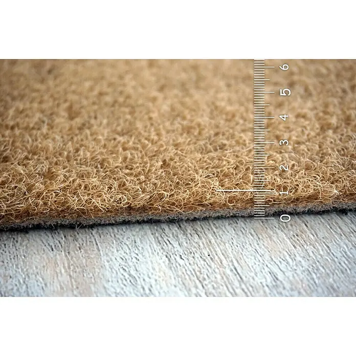 Astra Fußmatte Power Rib - Beige, 50 x 80 cm - Nahaufnahme einer braunen Kokosmatte mit Messskala zur Messung der Dicke. Robust und natürlich für jeden Eingangsbereich.