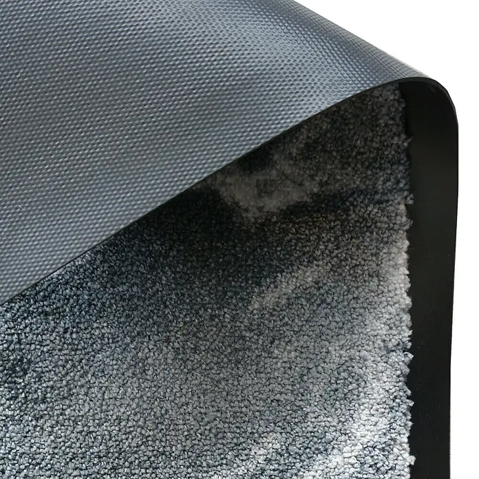 SCHÖNER WOHNEN-Kollektion Fußmatte Marmor - Anthrazit/Grau, 100 x 67 cm - Nahaufnahme einer grauen Fußmatte mit rutschfester Unterseite, ideal für den Innenbereich, um Schmutz und Feuchtigkeit effektiv zu reduzieren.