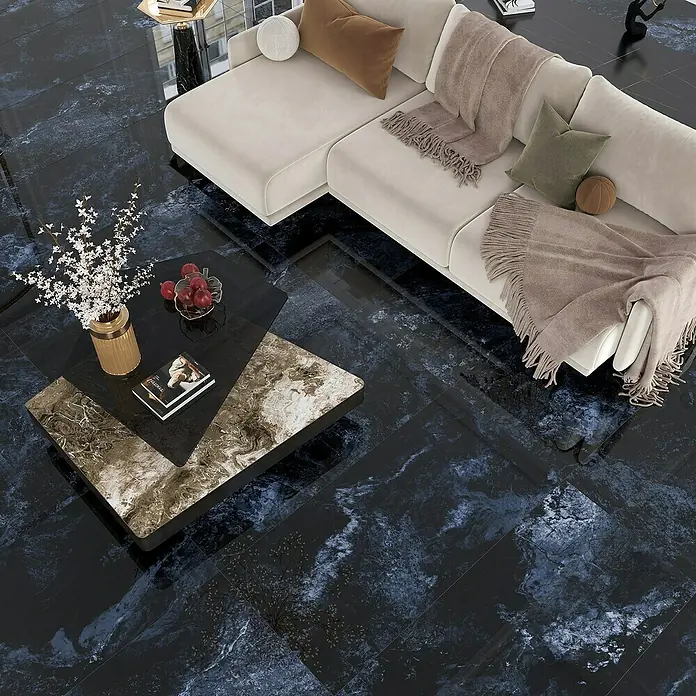 Feinsteinzeugfliese Oceanic - 60 x 120 cm, Blau, Glänzend - Elegante, polierte dunkle Bodenfliesen mit Marmoroptik verleihen dem Raum einen luxuriösen Touch. Ein stilvoller Hingucker für moderne Wohnräume.