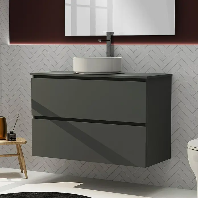 Artysan Conjunto de mueble de baño Harmony Top - Ancho: 100 cm, Gris oscuro, 3 pzs. - Elegante lavabo de baño con mueble gris, diseño minimalista y grifo moderno frente a una pared con estampado gris.