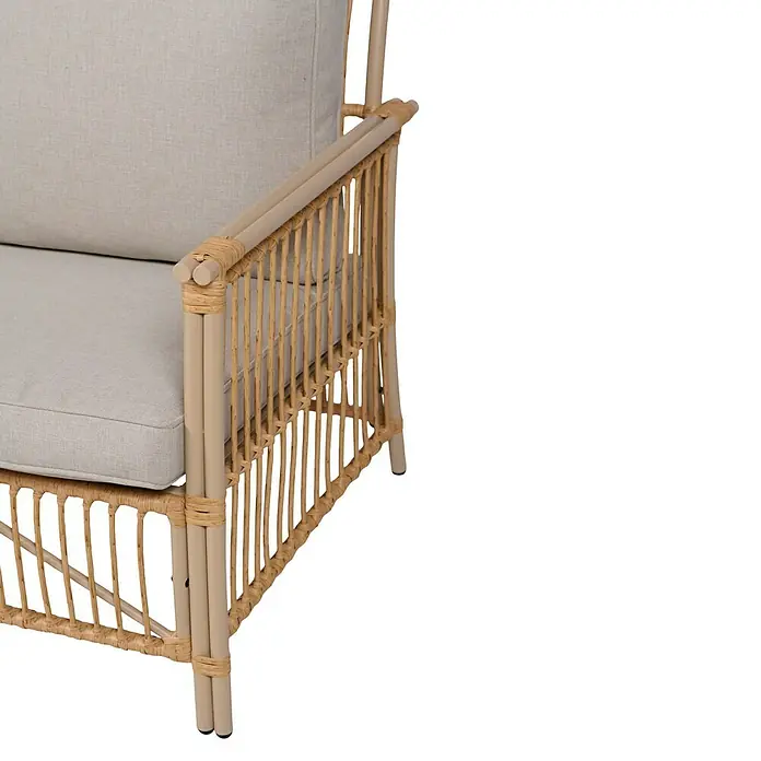 Conjunto de muebles Neel - 4 pzs., Acero/Ratán sintético, Natural/Beige - Primer plano de una butaca de mimbre con cojines beige, destacando su diseño natural y asiento confortable.