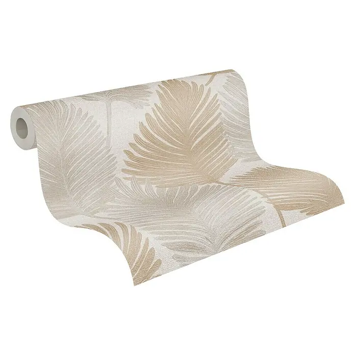 A.S. Création Metropolitan Stories Hot Spots Vliestapete Blätter - Creme-Beige-Grau, Floral, 10,05 x 0,53 m - Bild einer Tapetenrolle mit einem stilvollen Palmenblattmuster in sanften Beige- und Goldtönen, ideal für eine elegante Wandgestaltung.