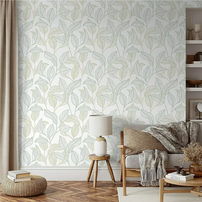 Papel pintado Vegetal Hojas - Verde, Floral, 10 x 0,53 m - Primer plano de un elegante papel tapiz con diseño de hojas en un salón acogedor.