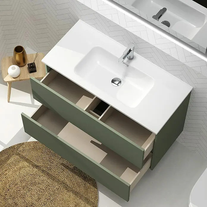 Artysan Conjunto de mueble de baño Harmony - Ancho: 100 cm, Verde musgo, 3 pzs. - Un moderno tocador con dos cajones abiertos en un baño con pisos de baldosas blancas y una alfombra redonda.