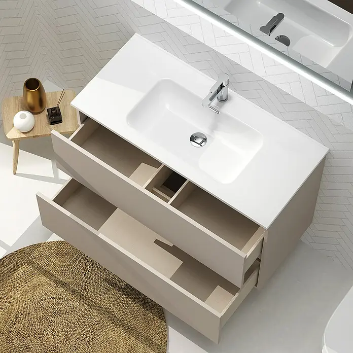 Artysan Conjunto de mueble de baño Harmony - Ancho: 100 cm, Visón, 3 pzs. - Primer plano de un tocador de baño moderno con cajones abiertos y lavabo, que muestra su diseño elegante y funcional.