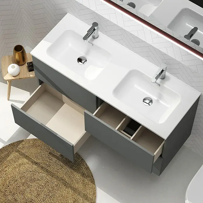 Artysan Conjunto de mueble de baño Harmony - Ancho: 120 cm, Gris oscuro, 3 pzs. - Un tocador doble gris con dos lavabos y cajones abiertos, y un espejo con iluminación encima.