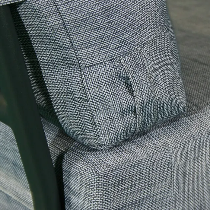 Bonlay Loungesofa-Mittelelement Nova - B x T x H: 58 x 65 x 85 cm, Aluminium, Textilene, Anthrazit - Nahaufnahme eines modernen grauen Stoffsofas mit klaren Linien und einem stilvollen, zurückhaltenden Design für Wohnräume.