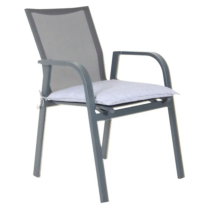 Bonlay Gartenmöbel-Auflage - L x B x H: 40 x 50 x 6 cm, Polyester, Blau/Anthrazit - Grauer Terrassenstuhl mit Armlehne und grauem Sitzkissen. Der Stuhl hat ein schlichtes Design und ist ideal für den Außenbereich.