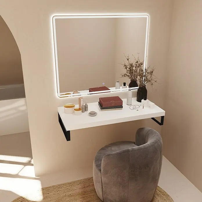 Artysan Espejo con luz - An x Al: 100 x 80 cm, LED, 24 W - Un elegante tocador con espejo iluminado, estante blanco y una elegante silla gris, perfecto para la mujer moderna.
