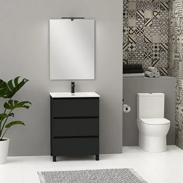 Artysan Conjunto de mueble de baño Neeko - Ancho: 70 cm, Negro, 3 pzs. - Imagen de un baño con un mueble de baño negro con tres cajones, un espejo y un inodoro.