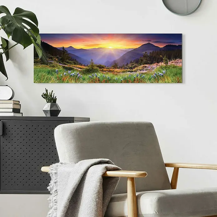 Reinders Holzbild - Swiss Mountains, B x H: 90 x 30 cm - Die Berglandschaft Leinwandbild. Ein sonnenverwöhntes Bergpanorama mit blühenden Wiesen und sanften Hügeln, ein Natur Kunstwerk für Ihr Zuhause.