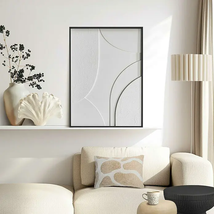 Reinders Bild Relief Art - Terrace, B x H: 50 x 70 cm, Weiß - Wandkunst mit einem abstrakten, weißen Design in einem schwarzen Rahmen, das über einem Sofa hängt.