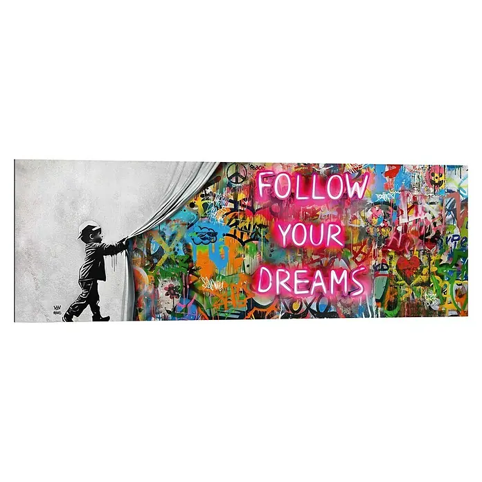Reinders Holzbild - Surprise Wall, B x H: 90 x 30 cm - Ein lebendiges Wandbild, das einen kleinen Jungen zeigt, der einen Vorhang zu einer bunten Graffiti-Wand mit der Aufschrift "Follow Your Dreams" öffnet.