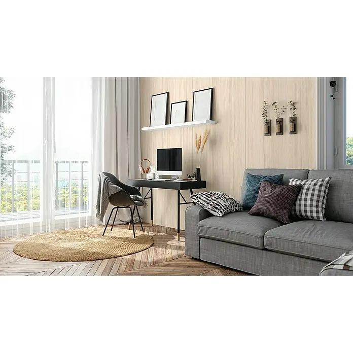 LOGOCLIC Wandpaneel Designwall - Flowstone, 265 x 123 cm - Helle Arbeitszimmereinrichtung mit grauem Sofa, Teppich und schwarzem Schreibtisch vor dem Fenster, dekoriert mit Kissen und Bildern.
