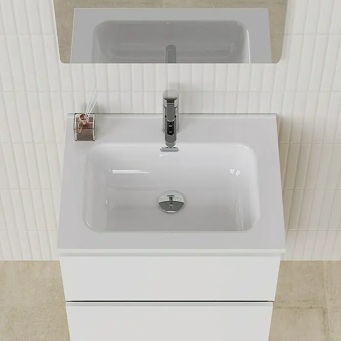 Artysan Conjunto de mueble de baño Funk - Ancho: 60 cm, Nature/Blanco, 3 pzs. - Primer plano de un moderno lavabo de baño blanco con grifo y espejo, que muestra un diseño elegante y limpio.