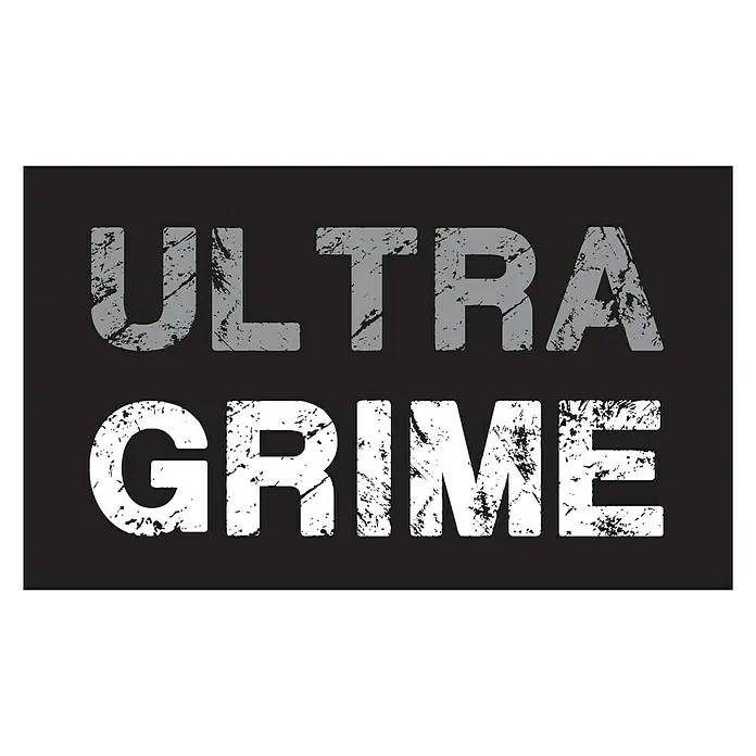 Feuchte Reinigungstücher Ultra Grime - 100 Stk. - Das Ultra Grime Logo auf schwarzem Hintergrund. Das Logo ist in Grau und Weiß gehalten und hat einen Grunge-Look.