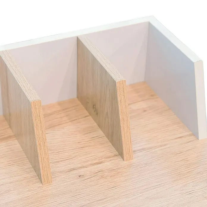 Home Deco Factory Mesa de escritorio - L x An x Al: 50 x 90 x 85 cm, Blanco/Madera - Primer plano de un estante con dos compartimentos de madera y un fondo blanco, ideal para guardar libros o archivos.