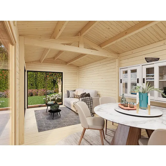 Palmako Gartenhaus Amanda Slide Plus - Außenmaß inkl. Dachüberstand (B x T): 639 x 340 cm, Tauchgrundiertes Holz, Natur - Helles, modernes Interieur mit Holzbalkendecke, gemütlichem Sofa und einem eleganten Marmortisch, der den Raum einladend und stilvoll gestaltet.