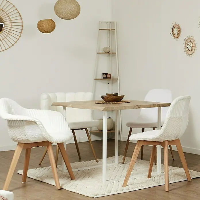 Home Deco Factory Estantería esquinera - An x Al: 34 x 180 cm, Número de baldas: 5 ud., Blanco/Beige - Acogedora zona de comedor con mesa de madera, sillas blancas y elementos decorativos para un ambiente cálido.