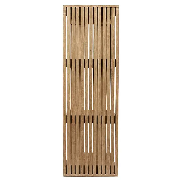 Home Deco Factory Klaus Estantería de madera - L x An x Al: 32 x 38,5 x 99 cm, Marrón, Diseño acanalado - Primer plano de una partición de madera con listones verticales, proporcionando una estética moderna y natural para espacios interiores.