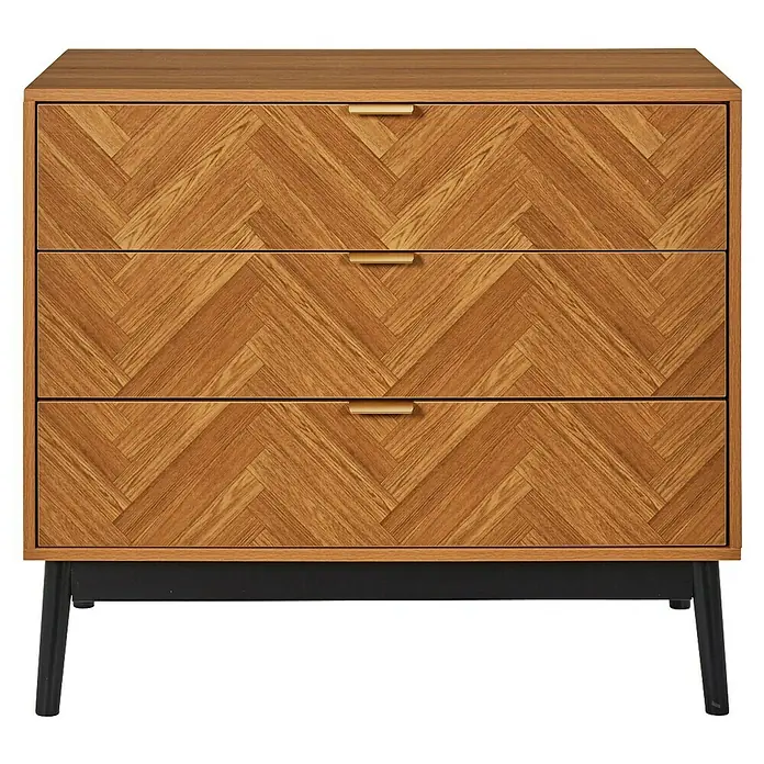 Home Deco Factory Felix Cómoda con mesitas - 3 pzs., Marrón/Negro, Acabado en espiga - Una cómoda de madera moderna con tres cajones y tiradores dorados, sobre una estructura metálica negra.