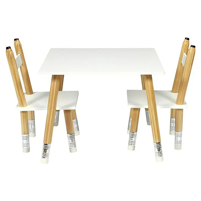 Home Deco Kids Conjunto de muebles Lápiz - 5 pzs., Blanco/Beige, Específico para: Niños de 3 a 5 años - La imagen muestra un juego de mesa y sillas para niños con patas de lápiz, perfecto para el dormitorio o la sala de juegos de un niño.