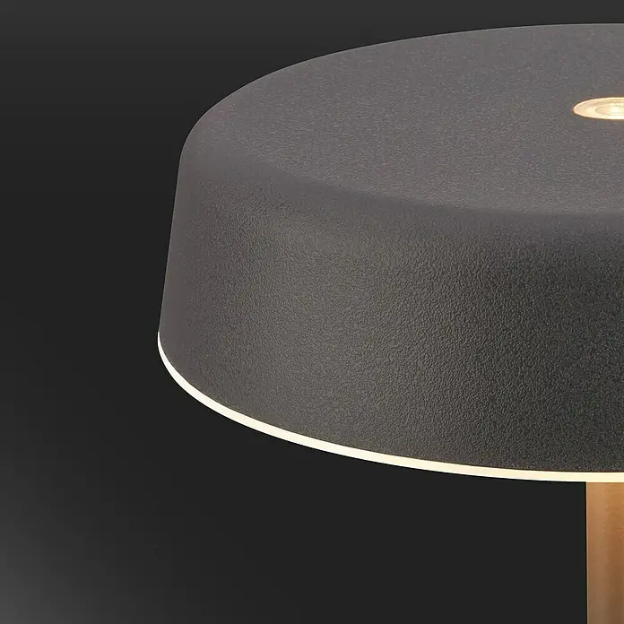Brilo Akku-Tischleuchte Pala - Ø x H: 13 x 36,5 cm, Anthrazit, Warmweiß, 2,6 W, IP44 - Nahaufnahme einer modernen Tischleuchte mit einem runden, grauen Schirm und einem warmen Lichtschein.