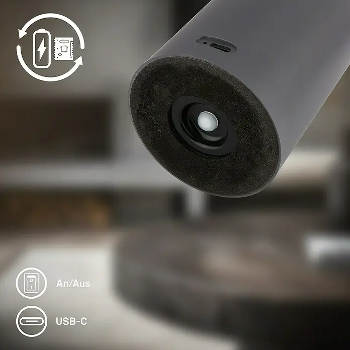 Brilo Akku-Tischleuchte Juna - Ø x H: 13 x 20,5 cm, Anthrazit, Warmweiß, 1,8 W, IP44 - Nahaufnahme eines grauen, zylinderförmigen Geräts mit einer runden, schwarzen Basis und Produktinformationen im Vordergrund.
