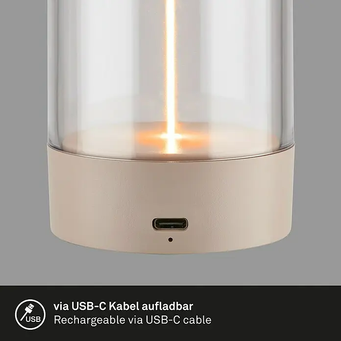 Brilo Akku-Tischleuchte Wiggle - Ø x H: 7 x 14,5 cm, Beige, Warmweiß, 1,5 W, IP20 - Nahaufnahme einer Tischleuchte mit USB-C-Ladeanschluss, die ein modernes Design und einfache Aufladung vereint.
