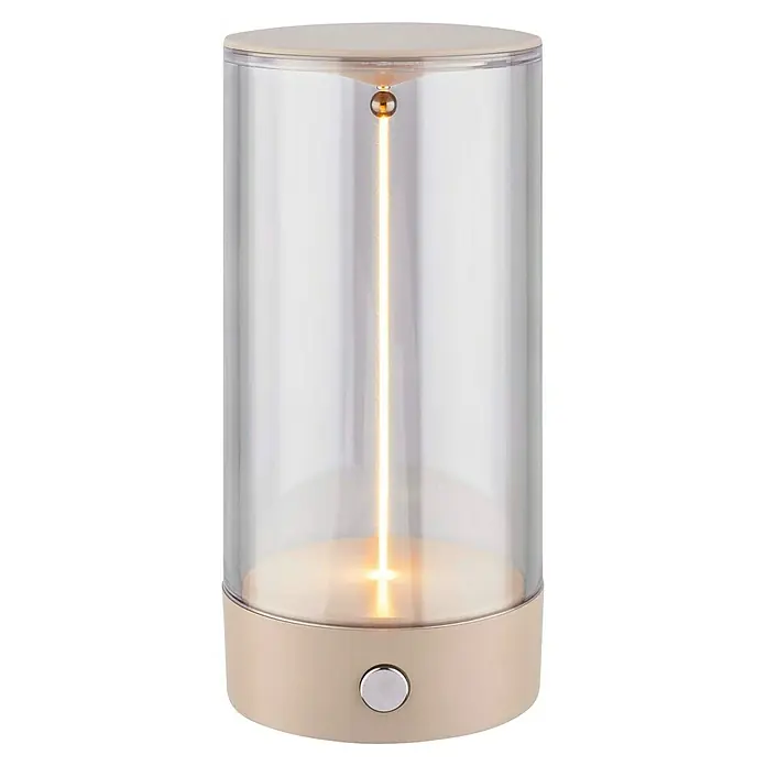 Brilo Akku-Tischleuchte Wiggle - Ø x H: 7 x 14,5 cm, Beige, Warmweiß, 1,5 W, IP20 - Nahaufnahme einer modernen Nachttischlampe mit goldenen Akzenten und einem klaren zylindrischen Lampenschirm, der ein warmes Licht ausstrahlt.