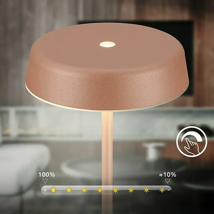 Brilo Akku-Tischleuchte Pala - Ø x H: 13 x 36,5 cm, Coffee, Warmweiß, 2,6 W, IP44 - Nahaufnahme einer modernen, dimmbaren Tischleuchte in Roségold, die ein warmes, einstellbares Licht ausstrahlt.