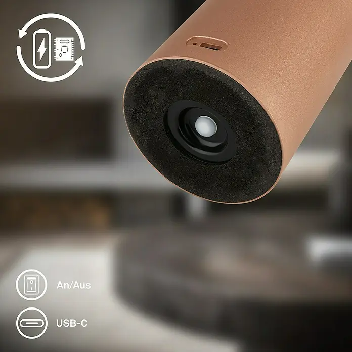 Brilo Akku-Tischleuchte Juna - Ø x H: 13 x 20,5 cm, Coffee, Warmweiß, 1,8 W, IP44 - Nahaufnahme einer modernen, roségoldenen Lampe mit integriertem Akku und USB-C Anschluss.