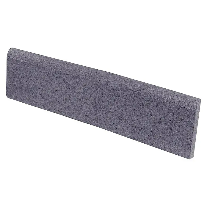 Fallschutzmatte Einfassung - Grau, 100 x 25 x 4 cm - Grauer Randstein aus rauem Material, der eine robuste und langlebige Konstruktion für den Garten- und Landschaftsbau bietet.