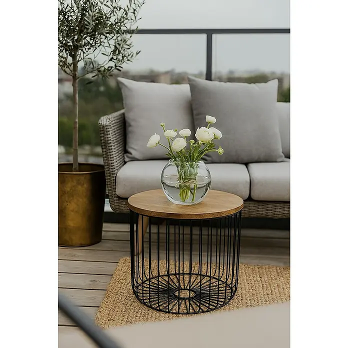 Jarrón Bolla - Ø x Al: 15 x 11 cm, Vidrio, Transparente - Primer plano de una elegante mesa auxiliar con flores en un jarrón, que desprende un ambiente elegante y acogedor.