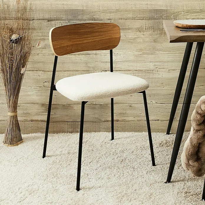 Home Deco Factory Silla Loki - Marrón/Blanco/Negro, 4 ud. - Esta moderna silla de comedor tiene un respaldo de madera y un suave cojín de asiento blanco, un verdadero reclamo en cualquier habitación.