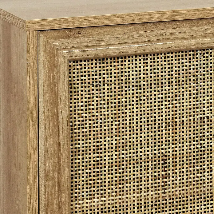 Home Deco Factory Bali Aparador - L x An x Al: 39 x 115 x 70 cm, Marrón, Número de puertas: 3 ud., Con ratán trenzado - Primer plano de un armario de madera con un panel de puerta de ratán, que ofrece un toque natural y decorativo.