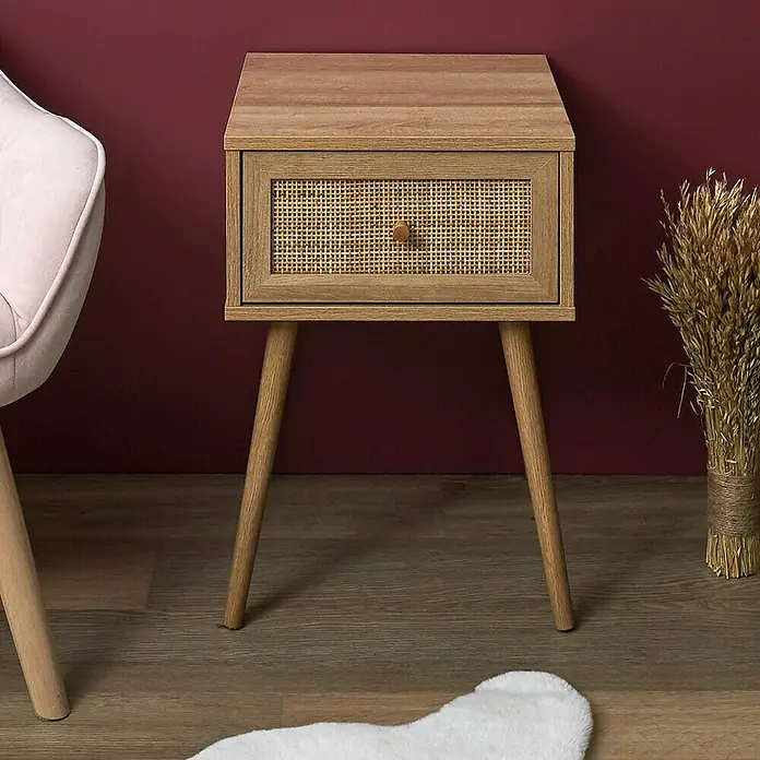 Home Deco Factory Bali Mesita de noche - L x An x Al: 39 x 39 x 55,4 cm, Marrón, Número de cajones: 1 ud., Con ratán trenzado - Elegante mesita de noche de madera con cajón de ratán y patas delgadas y separadas para un toque de estilo.