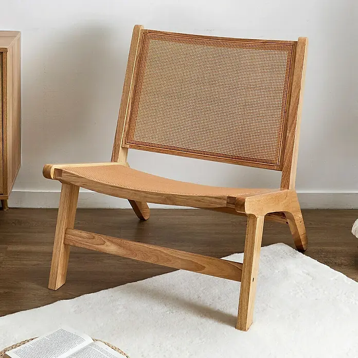 Home Deco Factory Bali Silla - Madera de Hevea, Marrón, Con ratán trenzado - Esta silla de madera clara con su asiento y respaldo de caña proporciona comodidad y un toque elegante para tu hogar.