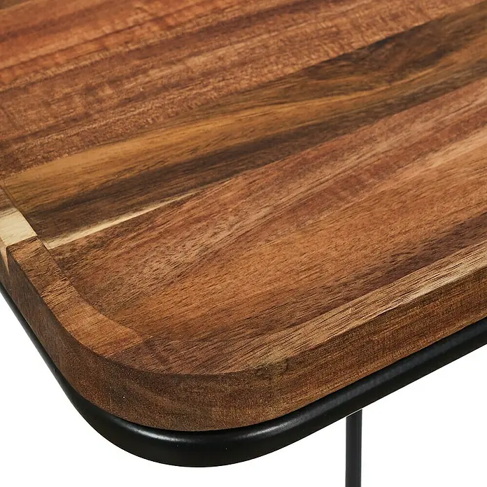 Home Deco Factory Mesa auxiliar Acacia - L x An: 30 x 40 cm, Marrón/Negro - Vista detallada de una elegante bandeja de madera con estructura metálica negra, que combina encanto rústico y estética moderna.