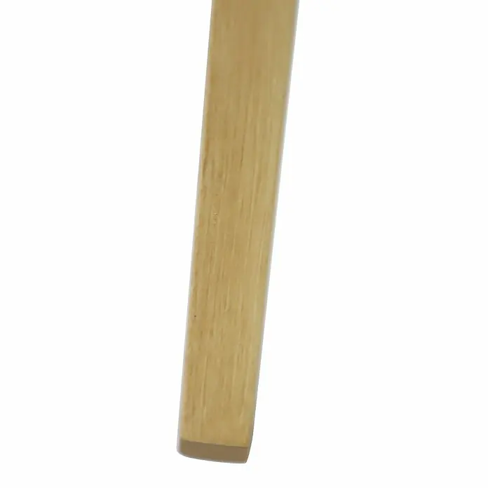 MWH Wicker Gartensessel - Grau/Holzoptik, B x T x H: 56 x 67 x 80 cm - Detailaufnahme eines hellen Holzstuhls mit einem kleinen, quadratischen Fußpolster. Der Fokus liegt auf der Textur des Holzes.