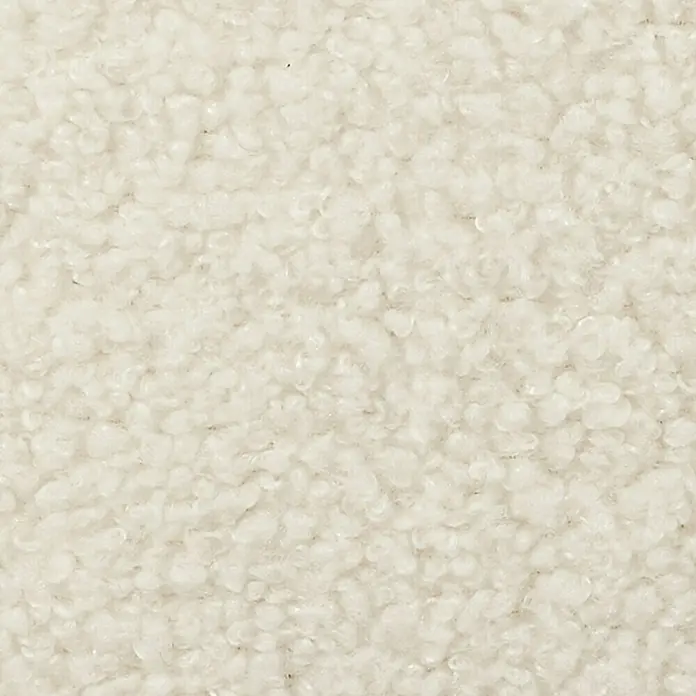 Home Deco Factory Sillón Erika - L x An x Al: 59 x 70 x 72 cm, Blanco - Primer plano de un tejido rizado color crema, ideal para ropa y decoración del hogar.