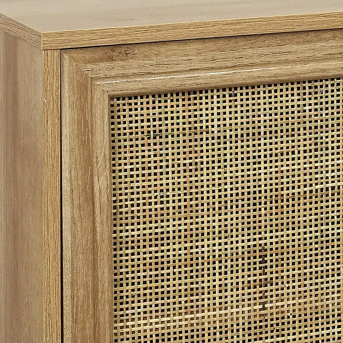 Home Deco Factory Bali Conjunto mueble de salón - 3 pzs., Marrón, Con ratán trenzado - Primer plano de un armario de madera con puerta de ratán decorativa, añadiendo toques naturales.