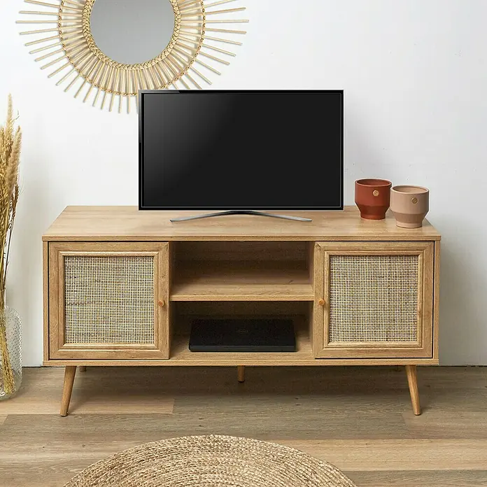 Home Deco Factory Bali Conjunto mueble de salón - 3 pzs., Marrón, Con ratán trenzado - Elegante mueble de TV de madera clara con detalles de ratán y patas delgadas, ideal para espacios modernos.