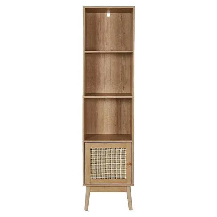 Home Deco Factory Bali Estantería de madera - L x An x Al: 30 x 40 x 160 cm, Marrón, Con ratán trenzado - La foto muestra una estantería de madera alta y delgada con tres estantes abiertos y una puerta con un patrón de ratán en la parte inferior.