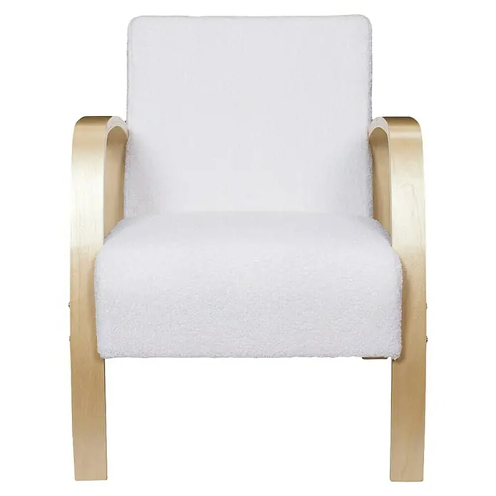 Home Deco Factory Sillón Hella - L x An x Al: 61 x 80 x 75 cm, Blanco, Textil rizado - Primer plano de un elegante sillón con marcos de madera clara y tapicería blanca suave, que combina comodidad y diseño elegante.