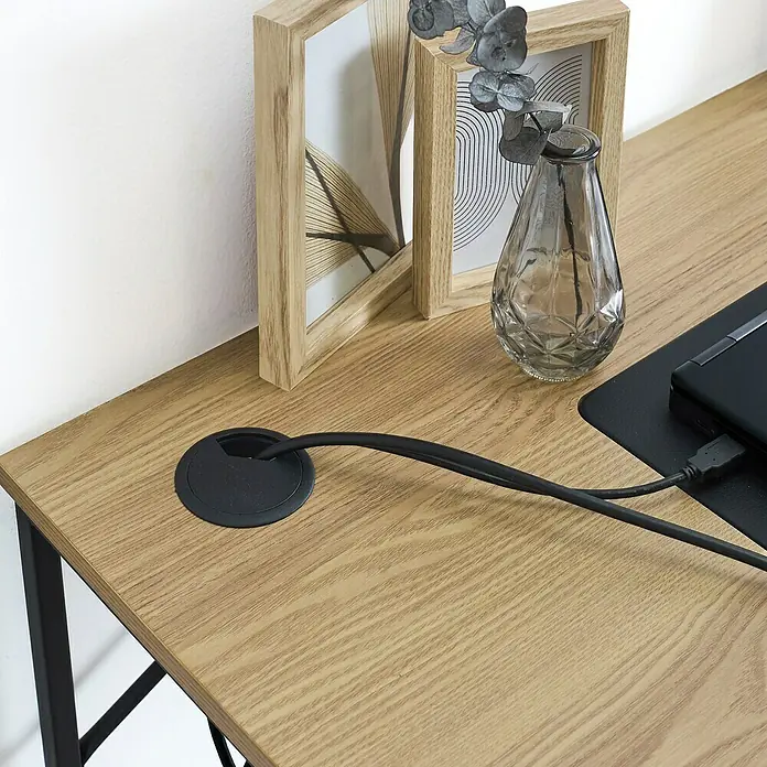 Home Deco Factory Mesa de escritorio Link - L x An x Al: 50 x 90 x 76 cm, Marrón/Negro - Tablero de escritorio con pasacables y cables. El pasacables permite una gestión de cables limpia y organizada en el escritorio.