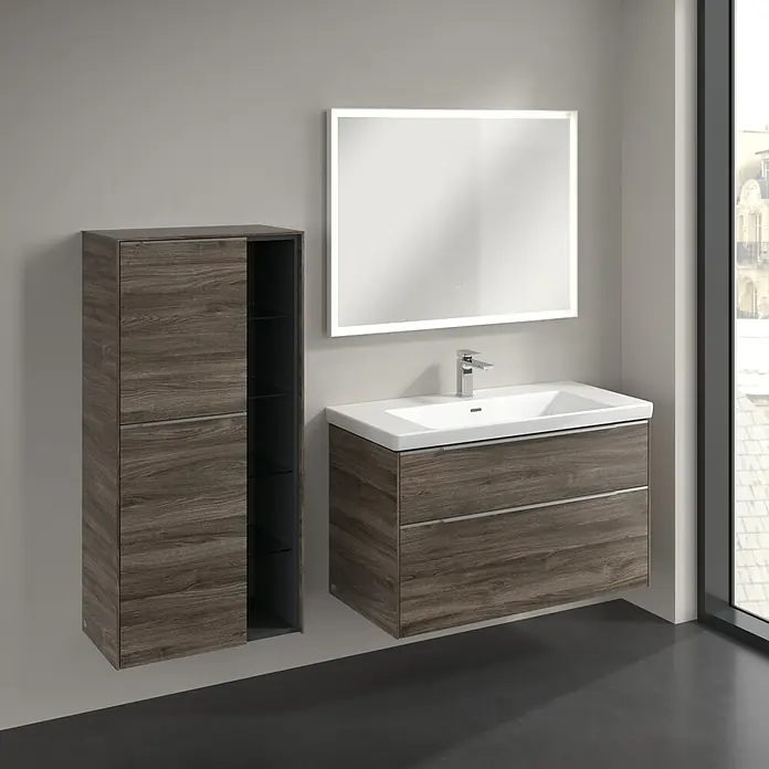 Villeroy & Boch Subway 3.0 Seitenschrank - B x T x H: 57,4 x 36,2 x 120 cm, Stone Oak, DIN Anschlag: Links, Farbe Griff: Aluminium glänzend - Modernes Badezimmer-Set mit Waschtischunterschrank in Holzoptik, Spiegelschrank mit LED-Beleuchtung und Hochschrank, schwebend montiert.