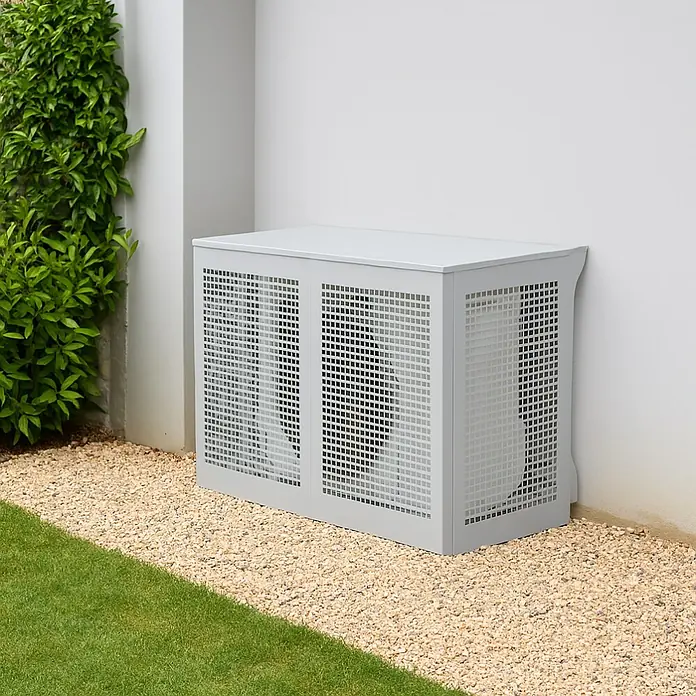 ZimaKlima Protector para unidad exterior - Ancho: 95 cm, Largo: 50 cm, Altura: 70 cm, Metal, Blanco - La imagen muestra una elegante cubierta gris para unidades de aire acondicionado, que se integra perfectamente en un espacio exterior bien cuidado.