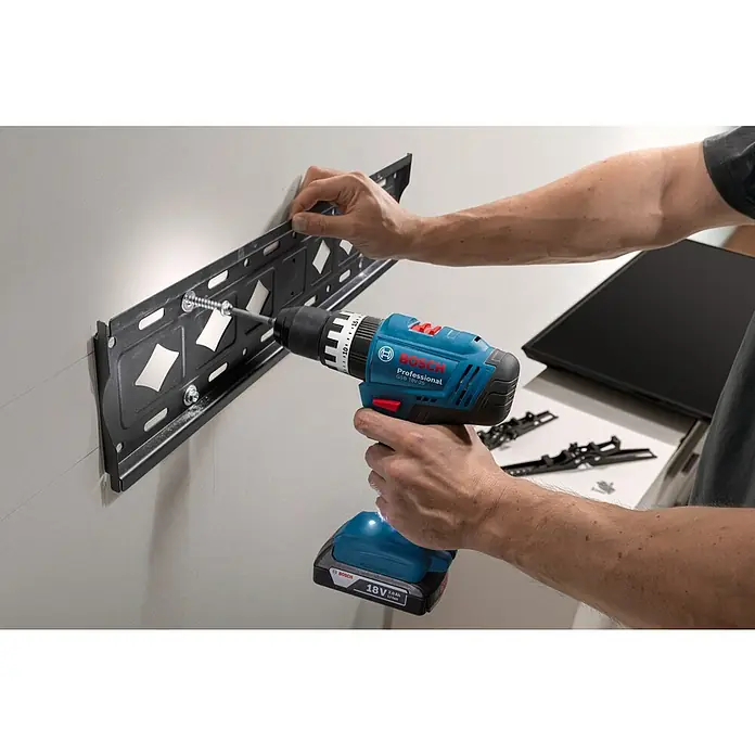 Bosch Professional AMPShare 18V Juego de máquinas - 18 V, 1 batería, 2 Ah, 4 pzs. - Montaje de un soporte de TV a la pared con un taladro atornillador inalámbrico azul Bosch Professional. Precisión y estabilidad para una sujeción segura.