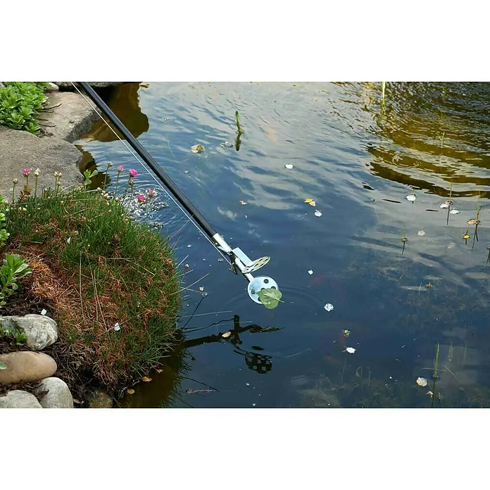 Freund Victoria TeichzangeLänge: 128 cm, Mit Greiftellern - Diese Aufnahme zeigt eine Teichkescher-Vorrichtung, die das Aufsammeln von Blättern und anderem Unrat aus dem Wasser erleichtert.